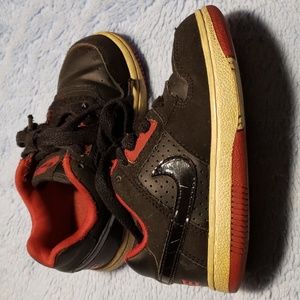 Nike delta force sneakers